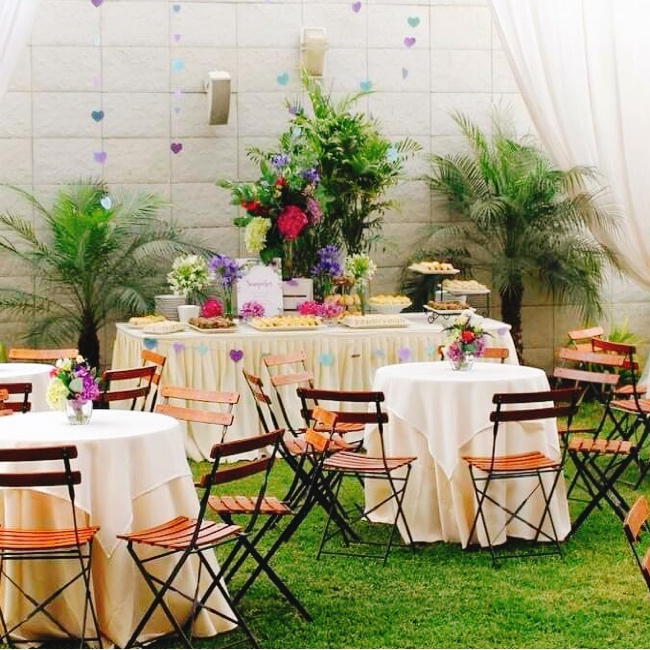 <span class="text-user-color2"><span class="fw-thin f-quicksand"><span class="text-brand-danger">Brunchs/</span><span class="text-brand-danger"><span class="text-brand-danger">S</span>howers</span></span></span>